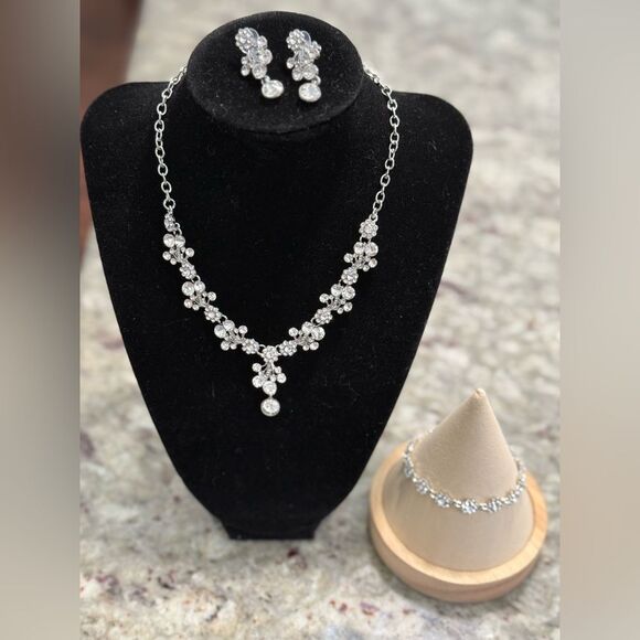 NEW Nordstrom Statement Teardrop Crystal Earrings , Bracelet & Necklace … - Picture 7 of 8